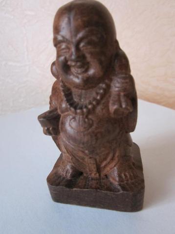 Miniatuur gesculpteerde houten Boeddha beschikbaar voor biedingen