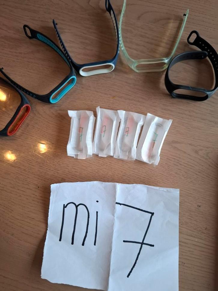 Xiaomi Mi smart band 7 (bandjes 5st, oplader beschermkapjes), Sieraden, Tassen en Uiterlijk, Activity trackers, Nieuw, Android