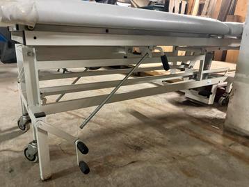 Massagetafel beschikbaar voor biedingen