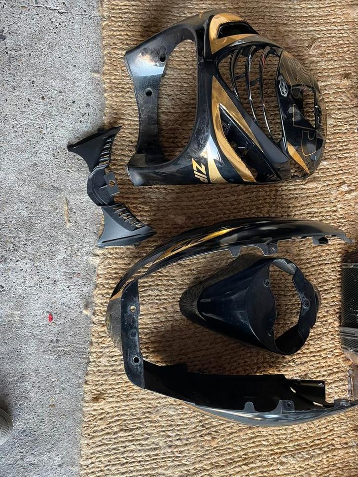 piaggio zip rs1 kappenset met goude sp stickers, Fietsen en Brommers, Brommeronderdelen | Algemeen, Zo goed als nieuw, Kap, Ophalen of Verzenden