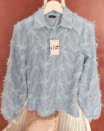 Nieuw - Amy&Ivy feather blouse lichtblauw lange mouw mt xxs beschikbaar voor biedingen