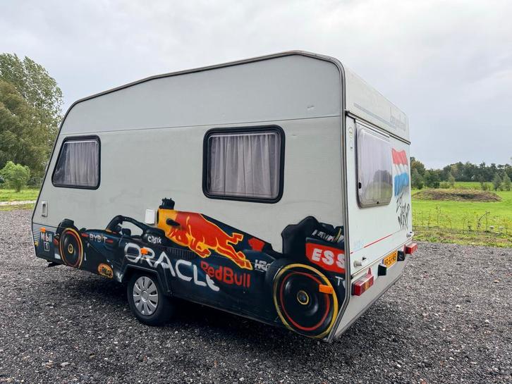 Beyerland Caravan - Max Verstappen Style!, Caravans en Kamperen, Caravans, Bedrijf, tot en met 4, 500 - 750 kg, Standaardzit, Beyerland