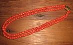 Antiek 2 baans Bloedkoraal collier met 14 karaat gouden slui, Sieraden, Tassen en Uiterlijk, Antieke sieraden, Ophalen of Verzenden