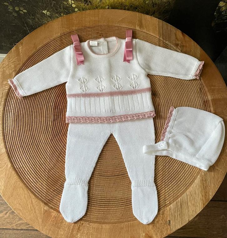 Alma Petit 3 delig wit gebreid pakje, Kinderen en Baby's, Babykleding | Maat 56, Zo goed als nieuw, Meisje, Pakje, Ophalen of Verzenden