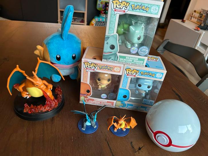 Pokemon pakket | beeldjes en knuffel, Hobby en Vrije tijd, Verzamelkaartspellen | Pokémon, Zo goed als nieuw, Overige typen, Ophalen of Verzenden