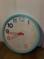 Kleurrijke Karlsson Wandklok, Ophalen of Verzenden, Zo goed als nieuw, Analoog, Wandklok