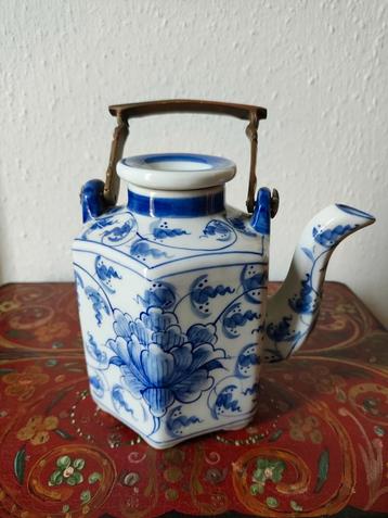 Prachtige Thaise porseleinen theepot beschikbaar voor biedingen