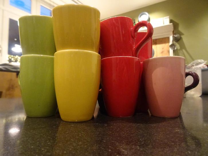 Espressokopjes van HEMA diverse kleuren, Huis en Inrichting, Keuken | Servies, Zo goed als nieuw, Kop(pen) en/of Schotel(s), Effen