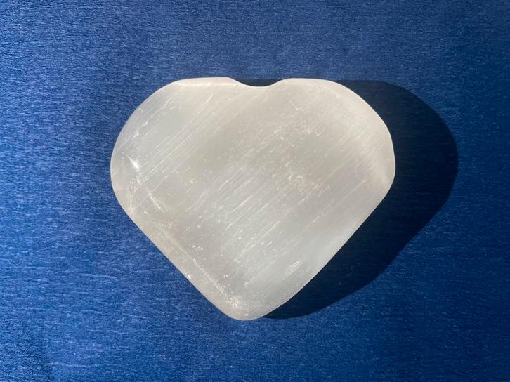 Hartvormige Seleniet Zorgsteen, Huis en Inrichting, Woonaccessoires | Kandelaars en Kaarsen, Nieuw, Minder dan 25 cm, Overige materialen