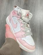 Air Jordan 1 Mid PS ‘Pink Foam’ sneakers roze - Maat 29.5, Kinderen en Baby's, Kinderkleding | Schoenen en Sokken, Meisje, Schoenen