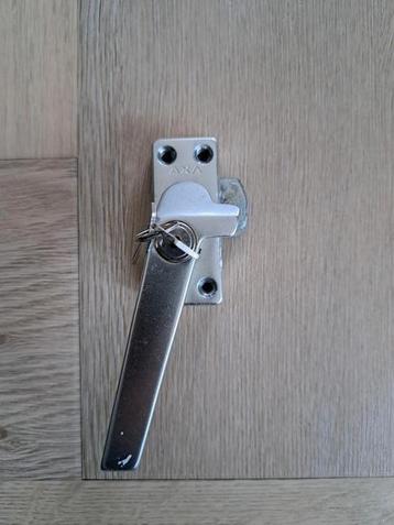 axa raambeveiliging met slot beschikbaar voor biedingen