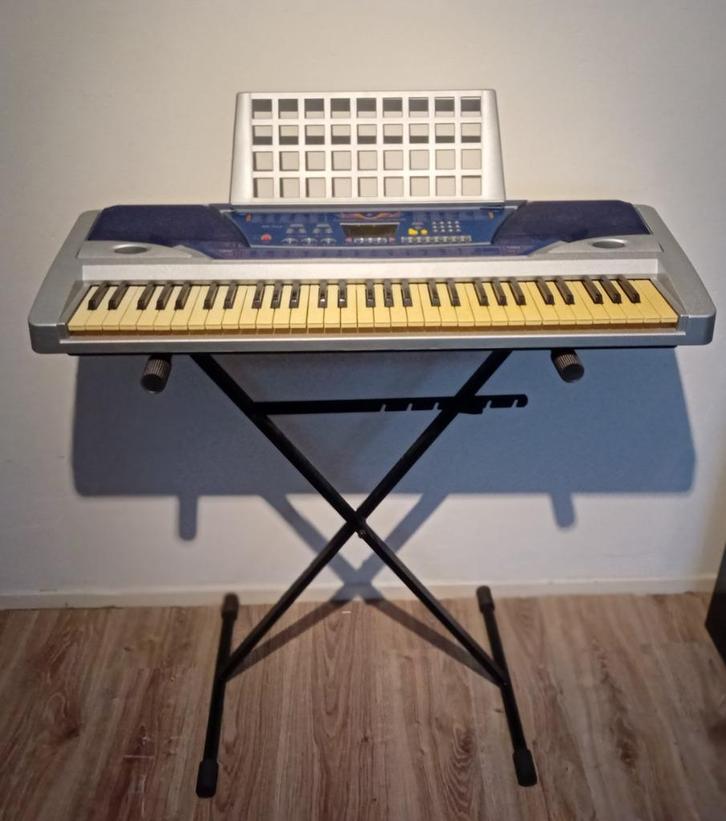 Keyboard met standaard, Muziek en Instrumenten, Keyboards, Gebruikt, 61 toetsen, Overige merken, Met standaard, Ophalen