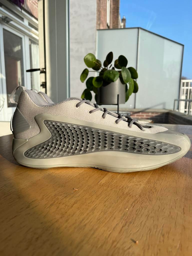 Adidas Anthony edwards 1 low grey, Kleding | Heren, Schoenen, Ophalen of Verzenden, Zo goed als nieuw, Overige kleuren