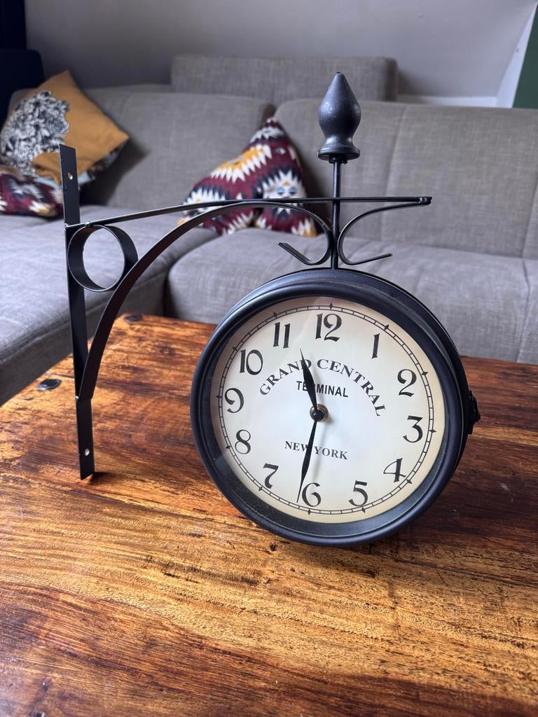 Mooie Dubbelzijdige Wandklok, Ophalen, Zo goed als nieuw, Analoog, Wandklok