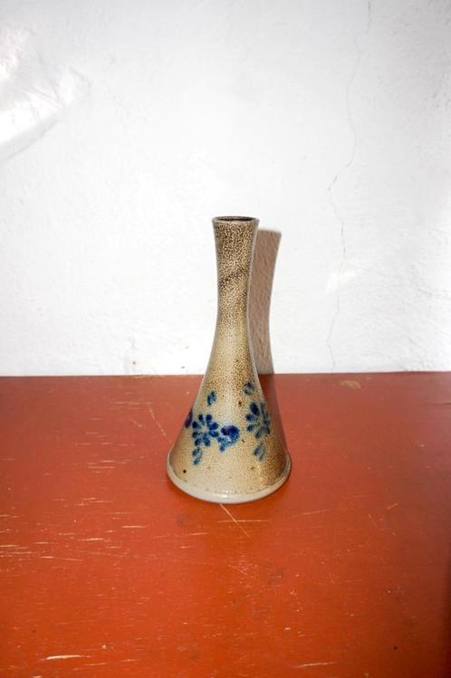 handgedraaide vaas van steengoed met kobaltblauwe bloemengla, Antiek en Kunst, Antiek | Keramiek en Aardewerk, Ophalen of Verzenden