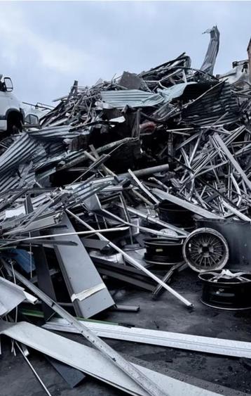 Giet staal oude metalen oud ijzer beschikbaar voor biedingen