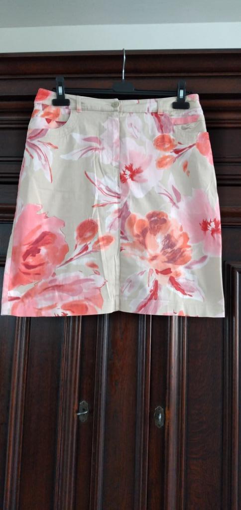 Rokken/Lange broeken( dames) €5,00/€10,00 per stuk, Kleding | Dames, Rokken, Zo goed als nieuw, Maat 42/44 (L), Zwart, Onder de knie