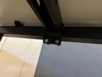 Markant bureau met knop en kabelgoot 180x90xH62-84cm, 24stuk - afbeelding 7