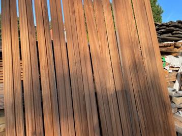 Ayous gevelbekleding channelsiding rabat beschikbaar voor biedingen