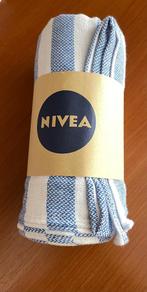 Nivea stranddoek wit / blauw NIEUW €4,95, Nieuw, Blauw, Ophalen of Verzenden, Handdoek