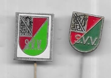 S.V.V. VOETBAL 2 SPELDEN, Ophalen of Verzenden, Gebruikt, Sport, Speldje of Pin