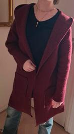 Bordeaux vest/jas met capuchon - Maat S, Ophalen of Verzenden, Maat 36 (S), Gedragen, Rood