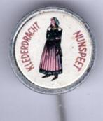Nunspeet klederdracht papier/zilverkl speldje ( P_166 ), Verzamelen, Speldjes, Pins en Buttons, Verzenden, Nieuw, Stad of Land