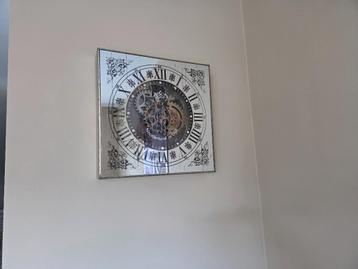 Wandklok beschikbaar voor biedingen