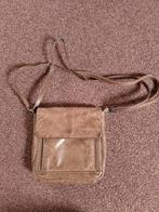 Leren schoudertas, Ophalen