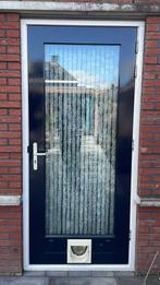 Achterdeur met katteluik (zonder hang en sluitwerk), Deurkozijn, Zo goed als nieuw, 150 tot 225 cm, Inclusief glas