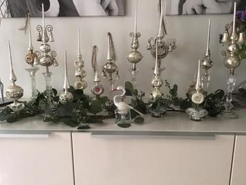 Collectie brocante zilveren kerstpieken op standaard beschikbaar voor biedingen