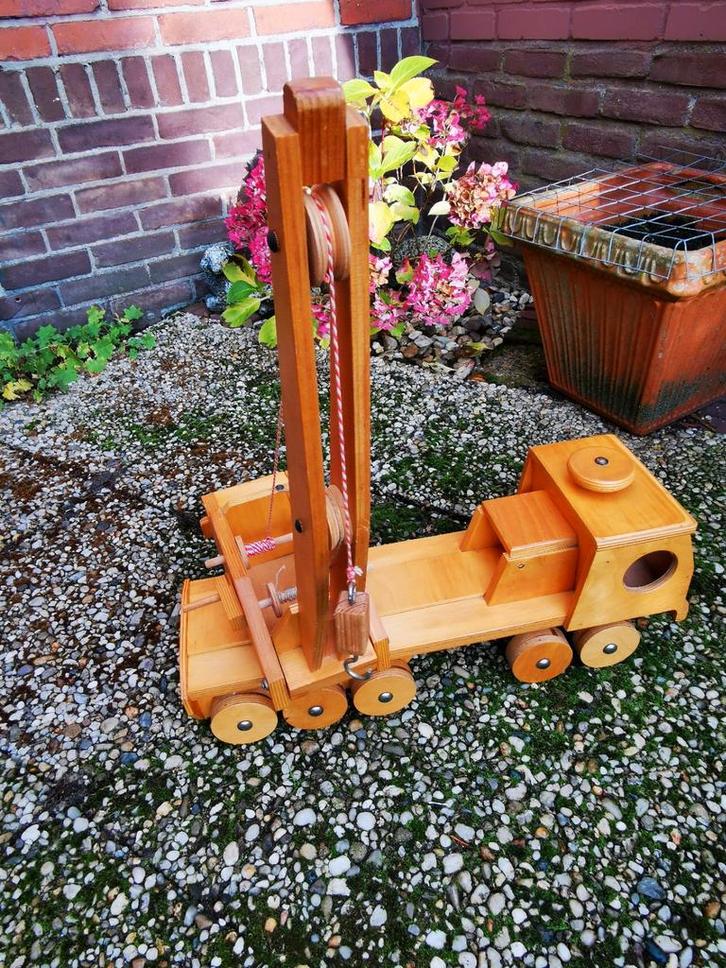 Houten kraanwagen hijskraan., Kinderen en Baby's, Speelgoed | Houten speelgoed, Ophalen of Verzenden
