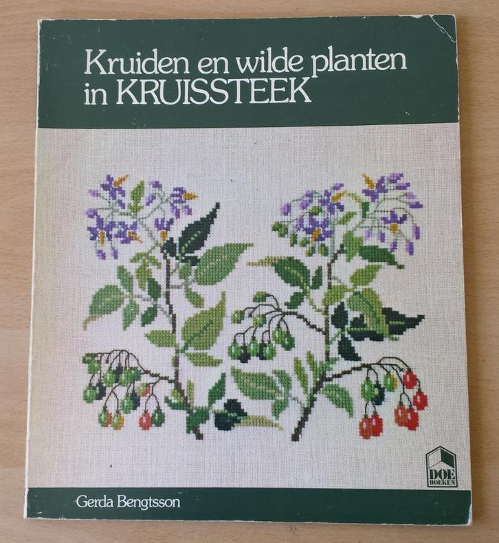 Kruiden en Wilde Planten in Kruissteek - G. Bengtsson - 1978, Hobby en Vrije tijd, Borduren en Borduurmachines, Gebruikt, Patroon