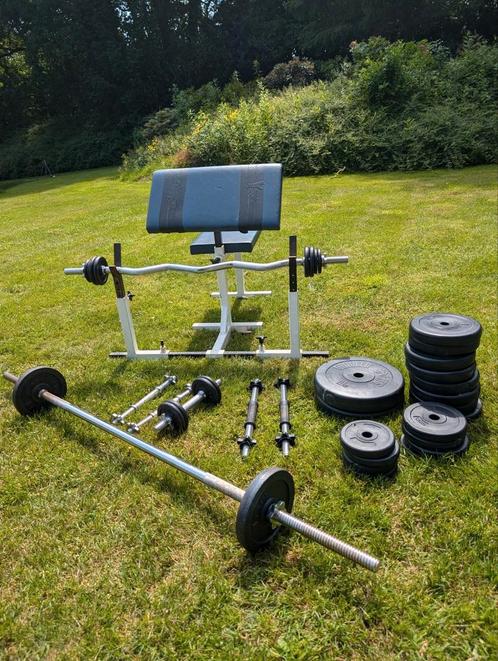 Complete Bicepsbank & Halterset , preacher curl ,curl bench, Sport en Fitness, Fitnessmaterialen, Zo goed als nieuw, Ophalen