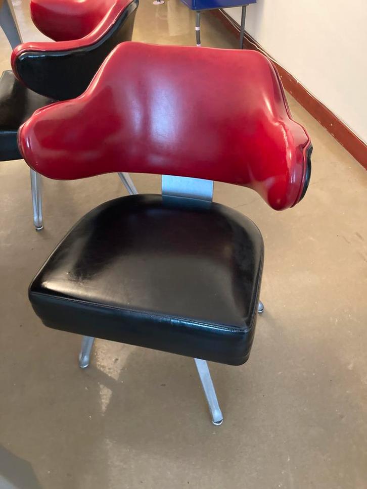 Vintage draaistoelen, Huis en Inrichting, Stoelen, Gebruikt, Vier, Leer, Metaal, Rood, Ophalen of Verzenden