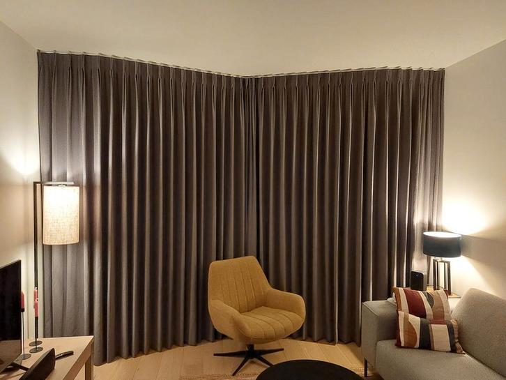 Zeer mooie nette donkergrijze gordijnen, vlinderretourplooi, Huis en Inrichting, Stoffering | Gordijnen en Lamellen, Zo goed als nieuw