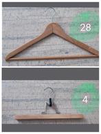 34 houten kleerhangers, Ophalen of Verzenden, Zo goed als nieuw