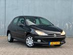 Peugeot 206 1.4 5D | AIRCO | NWE APK | DISTRIBUTIE VV, Auto's, Voorwielaandrijving, Stof, 4 cilinders, Zwart