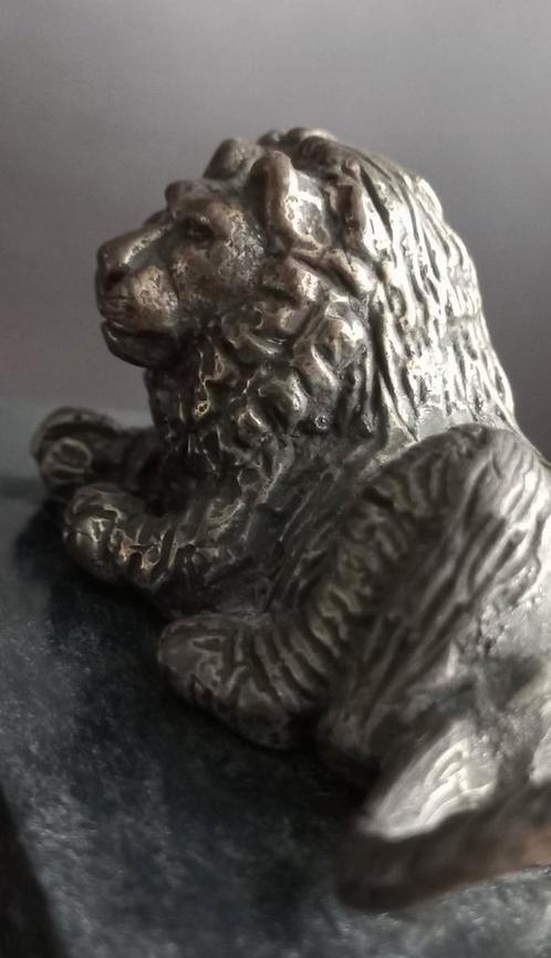 Zilver leeuw beeldje paperweight ,Presse papier op marmeren, Antiek en Kunst, Antiek | Goud en Zilver, Zilver, Ophalen of Verzenden