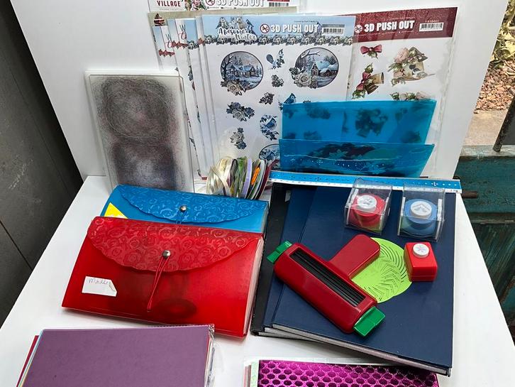 Partij snijmallen/mallen,stickers,kaarten maken, Hobby en Vrije tijd, Knutselen, Zo goed als nieuw, Ophalen of Verzenden