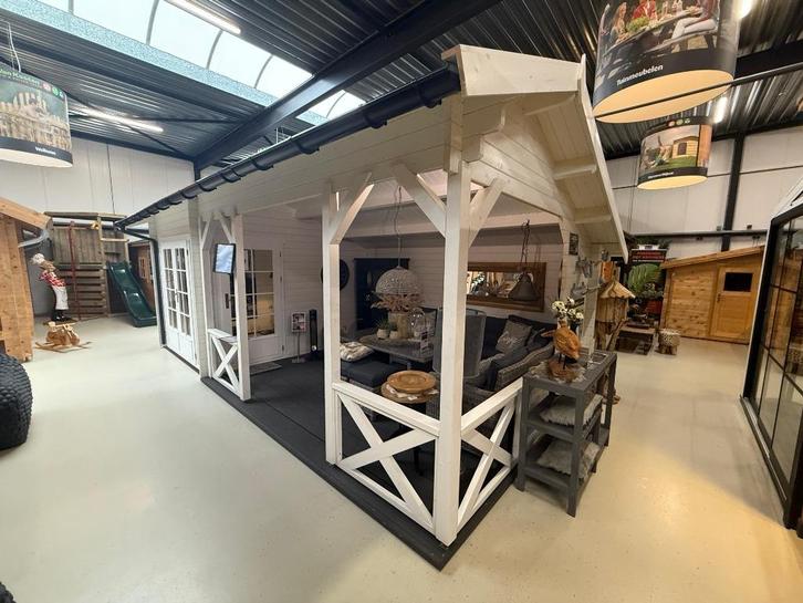 Interflex blokhut 667x320 cm wit gecoat showmodel Numansdorp, Tuin en Terras, Tuinhuizen, Gebruikt, Blokhut, Hout, 250 tot 500 cm