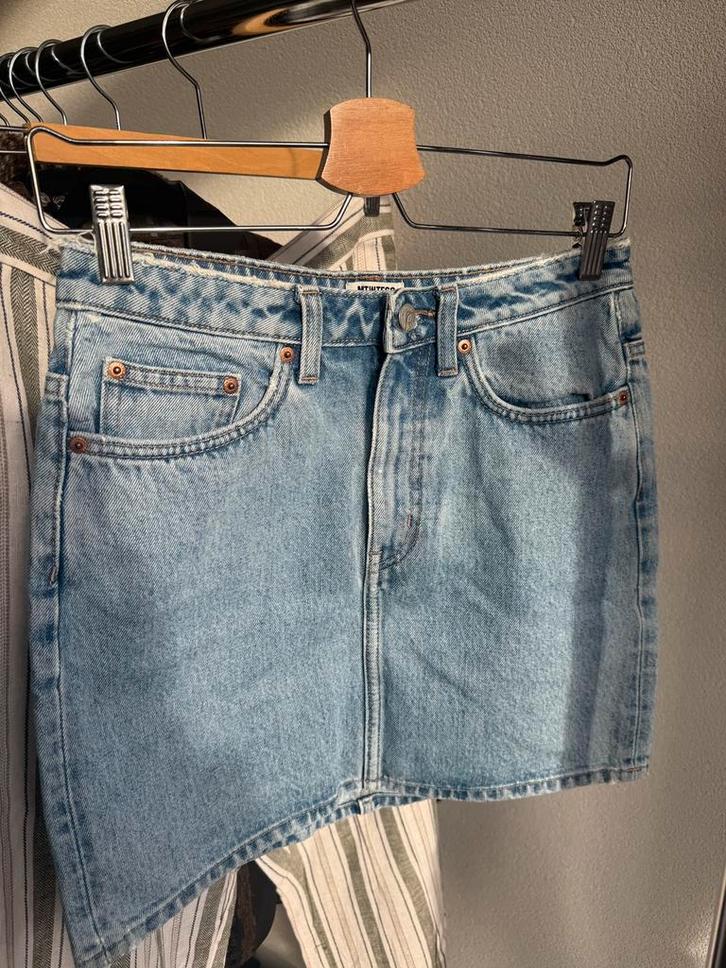 Weekday licht blauw kort denim rokje, Kleding | Dames, Rokken, Zo goed als nieuw, Maat 38/40 (M), Blauw, Boven de knie, Ophalen of Verzenden
