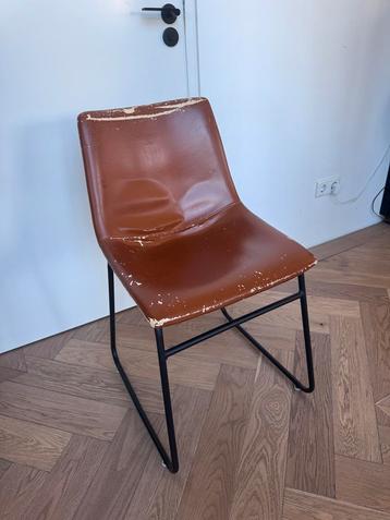 18 gratis stoelen - Gebruikt beschikbaar voor biedingen