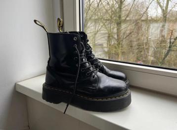 Dr. Martens Jadon beschikbaar voor biedingen