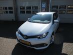 Toyota Auris 1.8 Hybrid Dynamic Go PARELMOER LAK (bj 2018), Auto's, 65 €/maand, Gebruikt, Euro 6, 4 cilinders