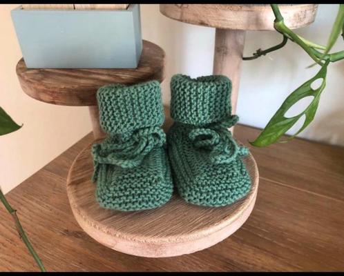 Babyslofjes: Warme Groene Gebreide Baby Slofjes, Kinderen en Baby's, Babykleding | Schoentjes en Sokjes, Nieuw, Jongetje of Meisje