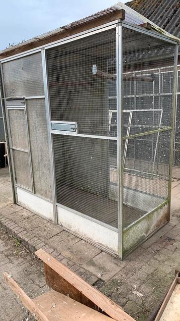 Volière te koop beschikbaar voor biedingen