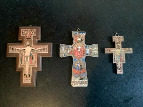 Religie ❤️ lot van 3 oude houten Italiaanse kruizen corpus, Antiek en Kunst, Antiek | Religie, Ophalen of Verzenden