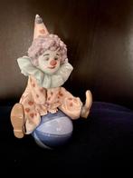 Lladro Clown Having a Ball, Antiek en Kunst, Ophalen of Verzenden