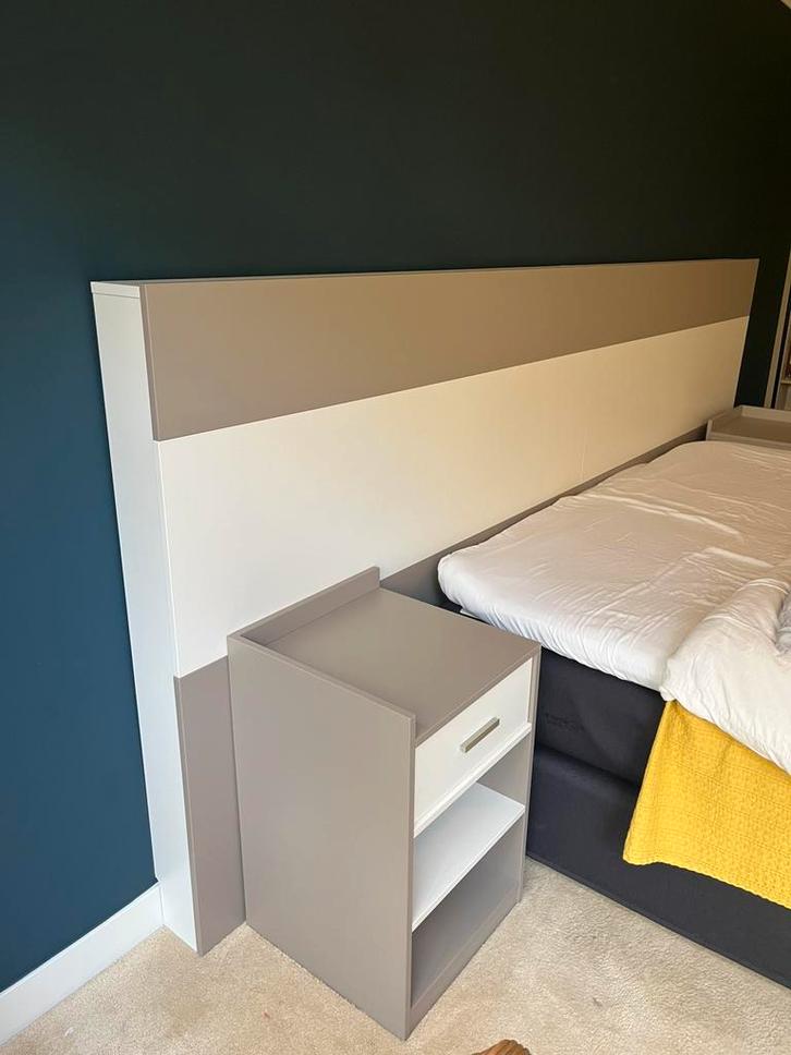 Chique bed hoofdbord met nachtkastjes, Huis en Inrichting, Slaapkamer | Complete slaapkamers, Zo goed als nieuw, Tweepersoons